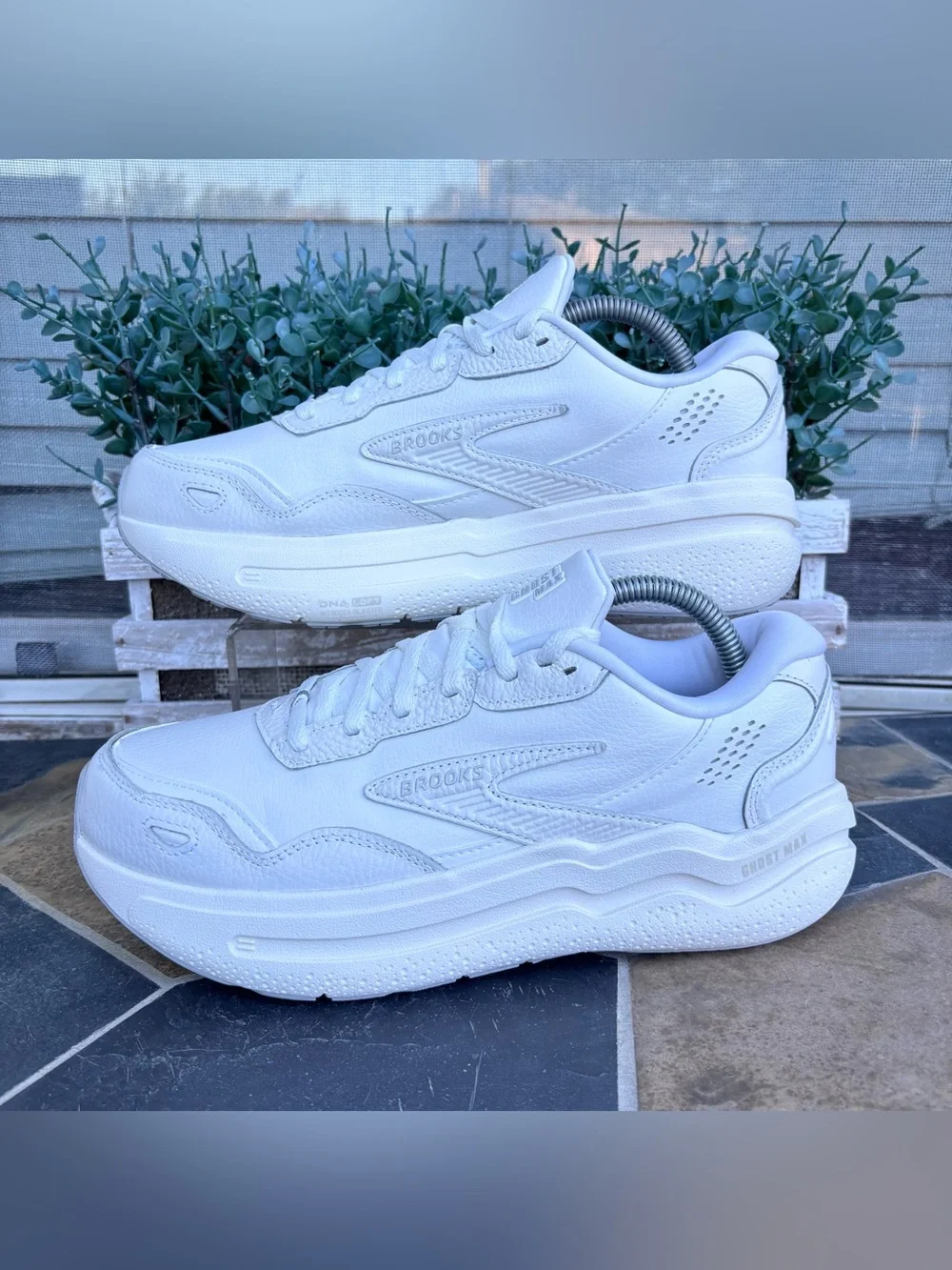 Brooks Ghost Max L White Leather Running Shoes Women’s 9.5 - Picture 1 of 11